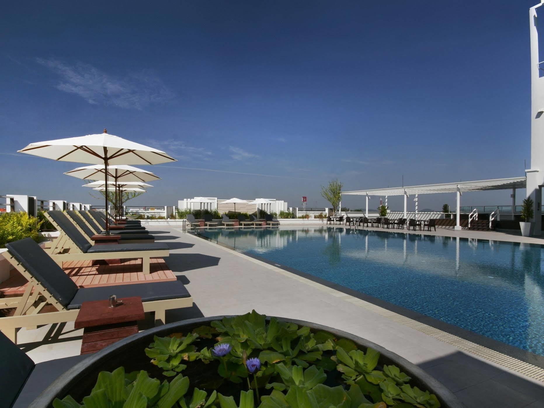 Kameo Grand Hotel & Serviced Apartment, Rayong Esterno foto