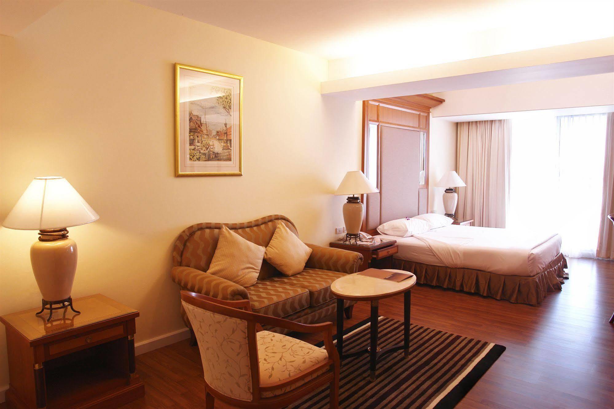 Kameo Grand Hotel & Serviced Apartment, Rayong Esterno foto