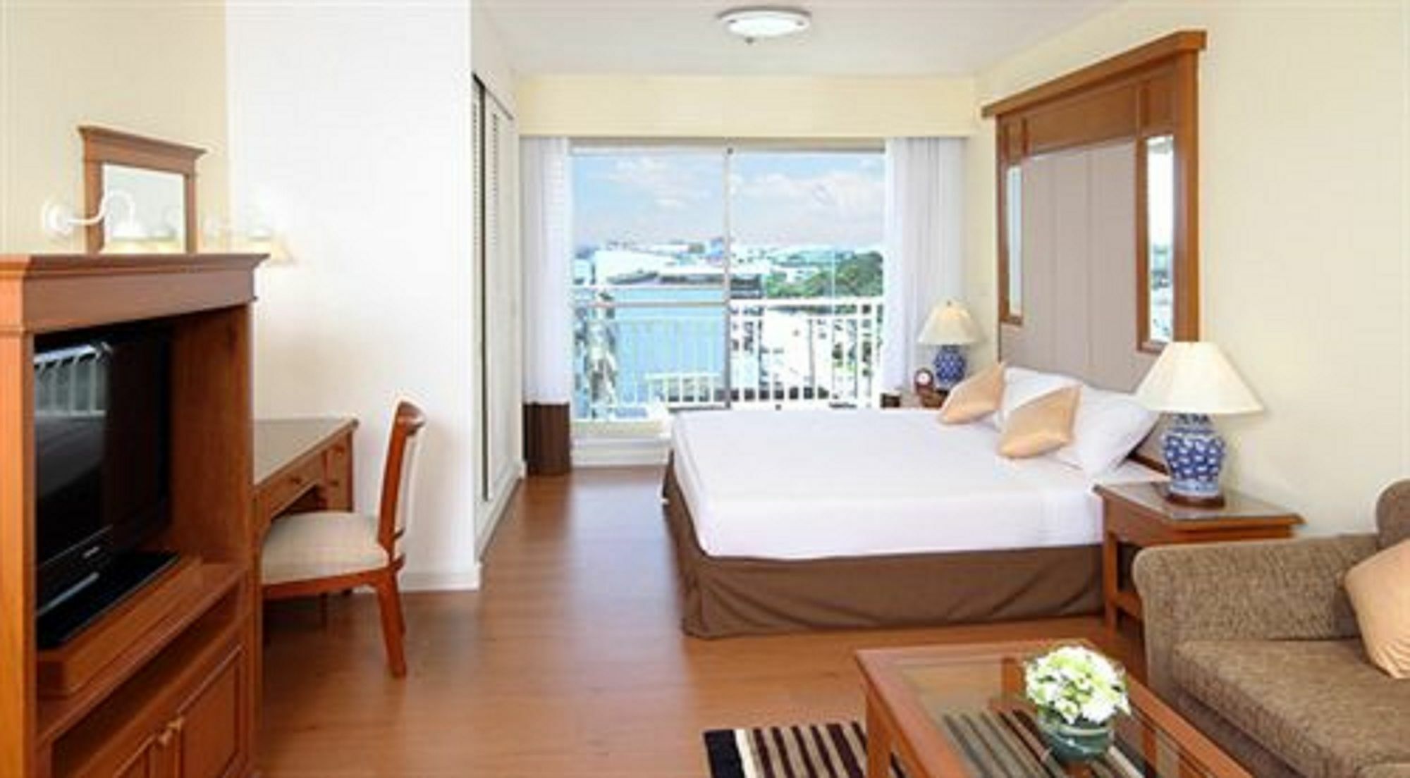 Kameo Grand Hotel & Serviced Apartment, Rayong Esterno foto