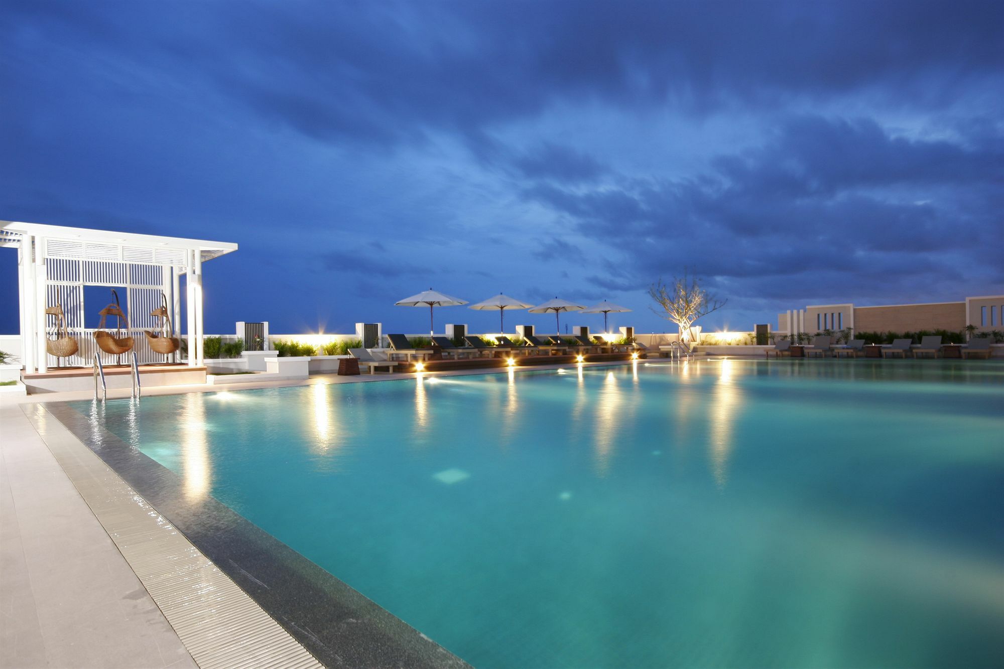 Kameo Grand Hotel & Serviced Apartment, Rayong Esterno foto