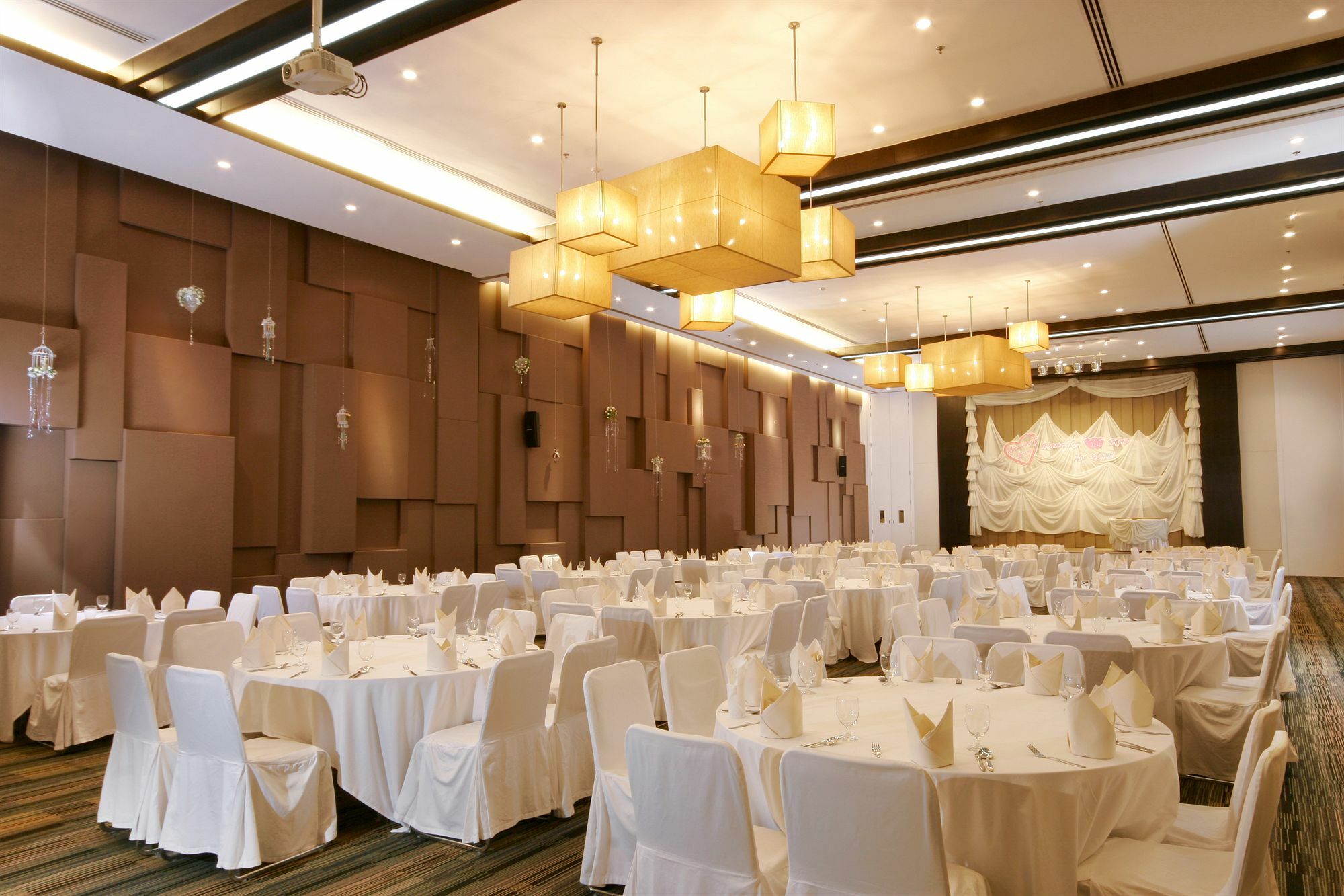 Kameo Grand Hotel & Serviced Apartment, Rayong Esterno foto