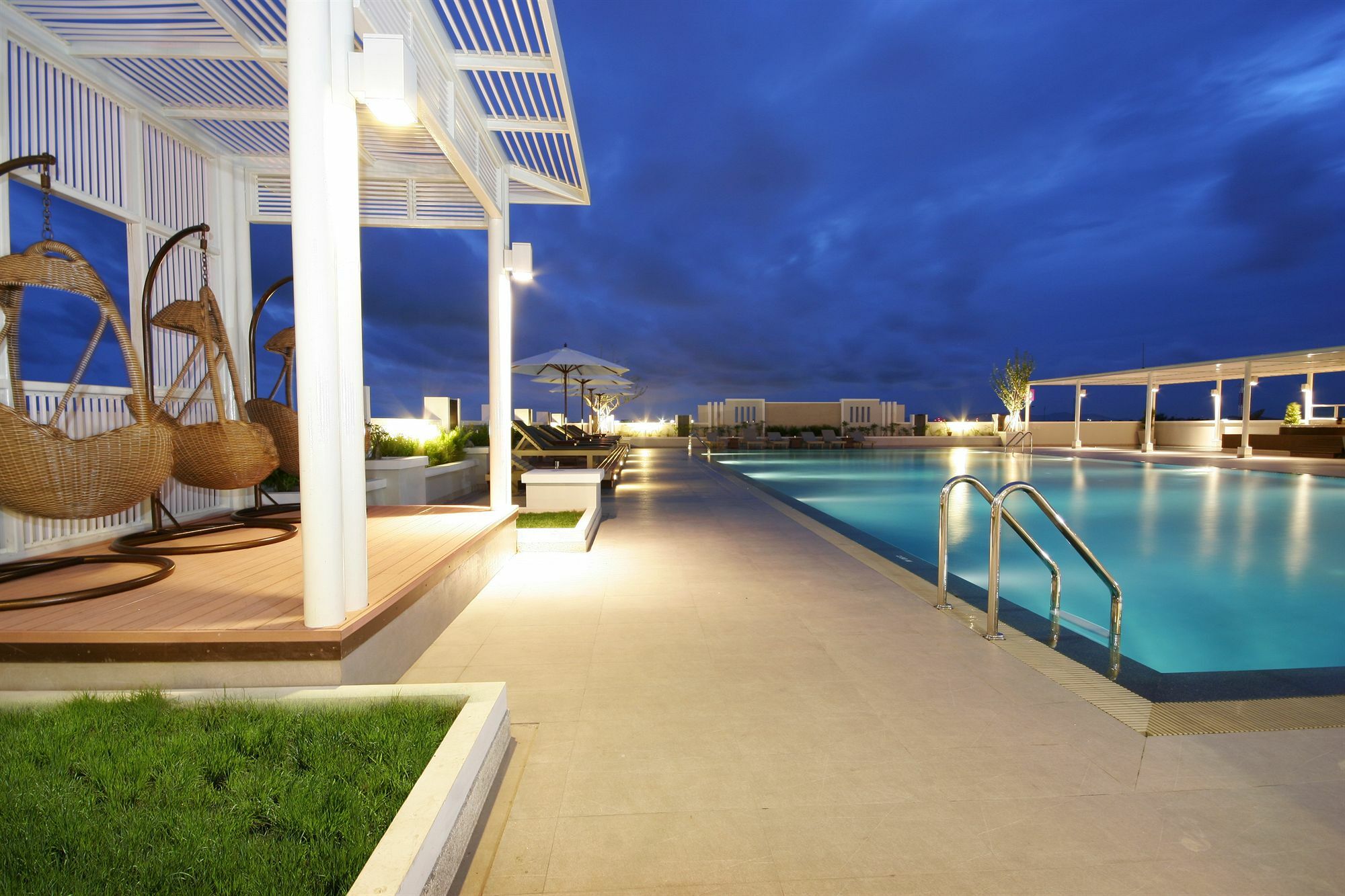 Kameo Grand Hotel & Serviced Apartment, Rayong Esterno foto